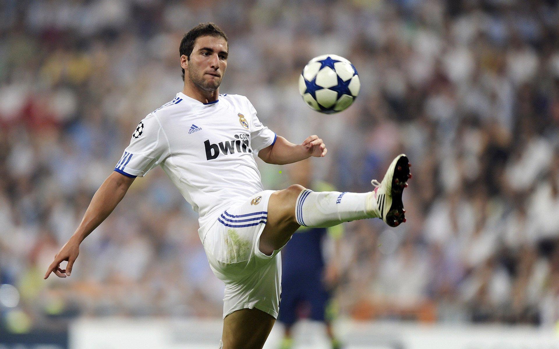 电子试玩-绿茵中场争霸，赖斯祖比门迪对决凯塞多恩佐，抢断王之战引爆足坛